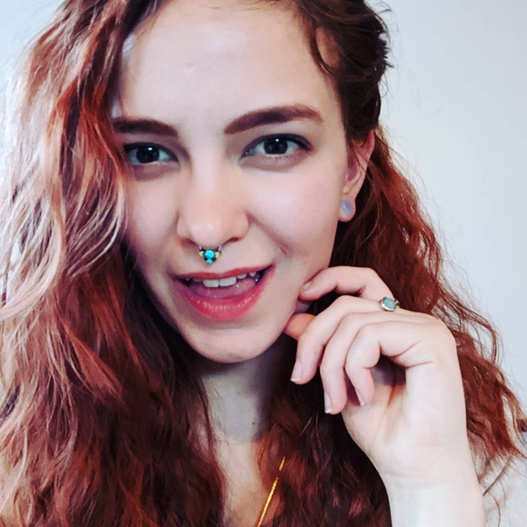 Meet your Posher, Elle - Picture 3 of 3